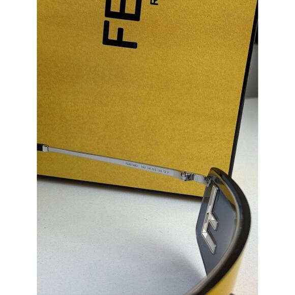 NEW Fendi FE40168U FF Cutout Mask Sunglasses in Red Mirror main image 5